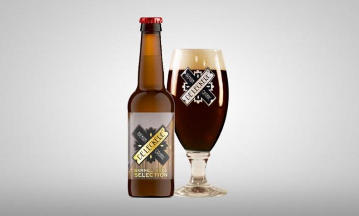 De Leckere Blauwe Bijl Barrel Aged Selection flesje en glas De Leckere Blauwe Bijl Barrel Aged Selection flesje en glas